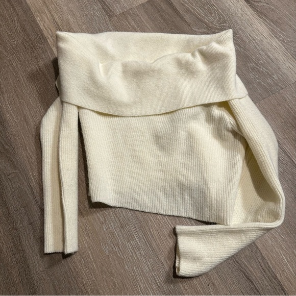 Remi x REVOLVE Lindsay Off-Shoulder White Sweater 0X - Picture 5 of 5